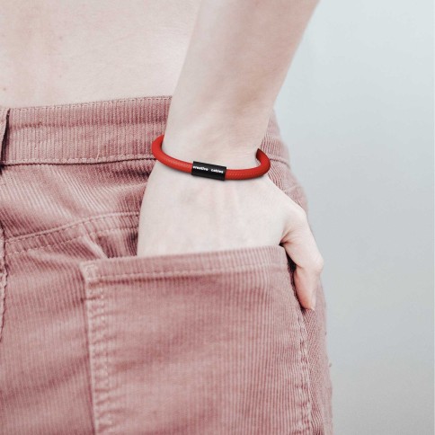 Armband mit mattschwarzem Magnetverschluss und Textilkabel RM09