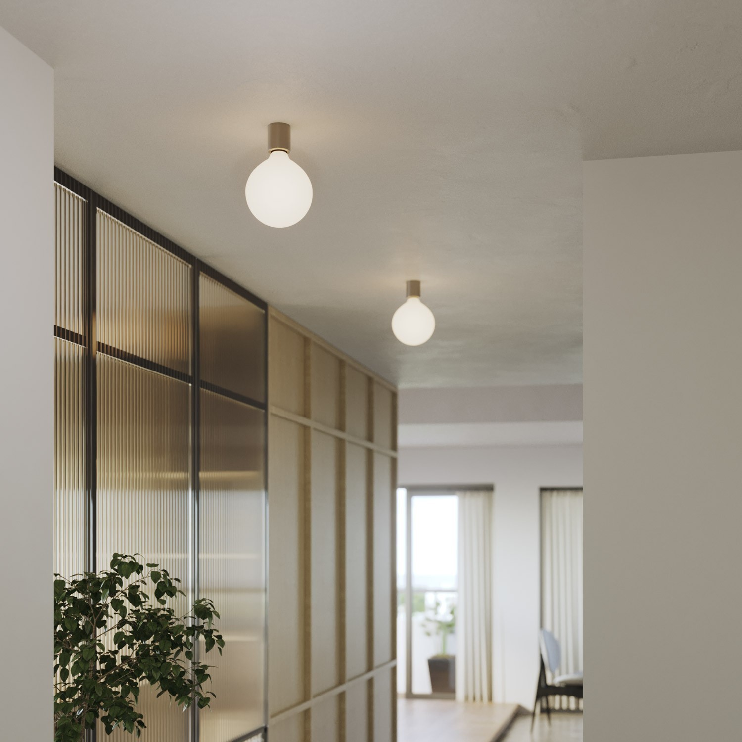 Wandleuchte aus Metall mit Globuslampe in Porzellanoptik