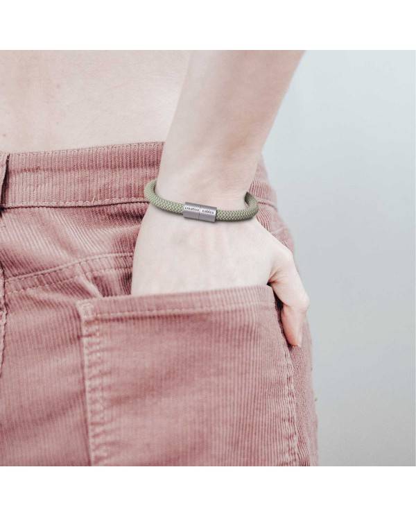 Armband mit mattsilbernem Magnetverschluss und Textilkabel RD72