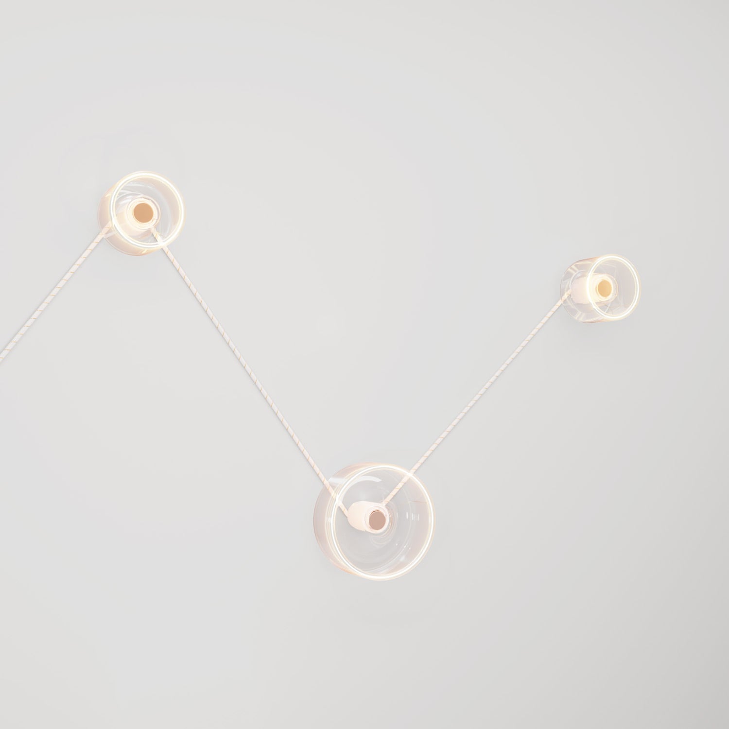 Lampada da parete Spostaluce con 3 lampadine Ghost e cavo bianco e oro