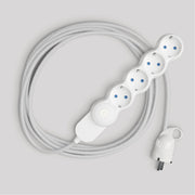 Multipresa tedesca con cavo in tessuto bianco lucido e spina Schuko con anello comfort Bianco