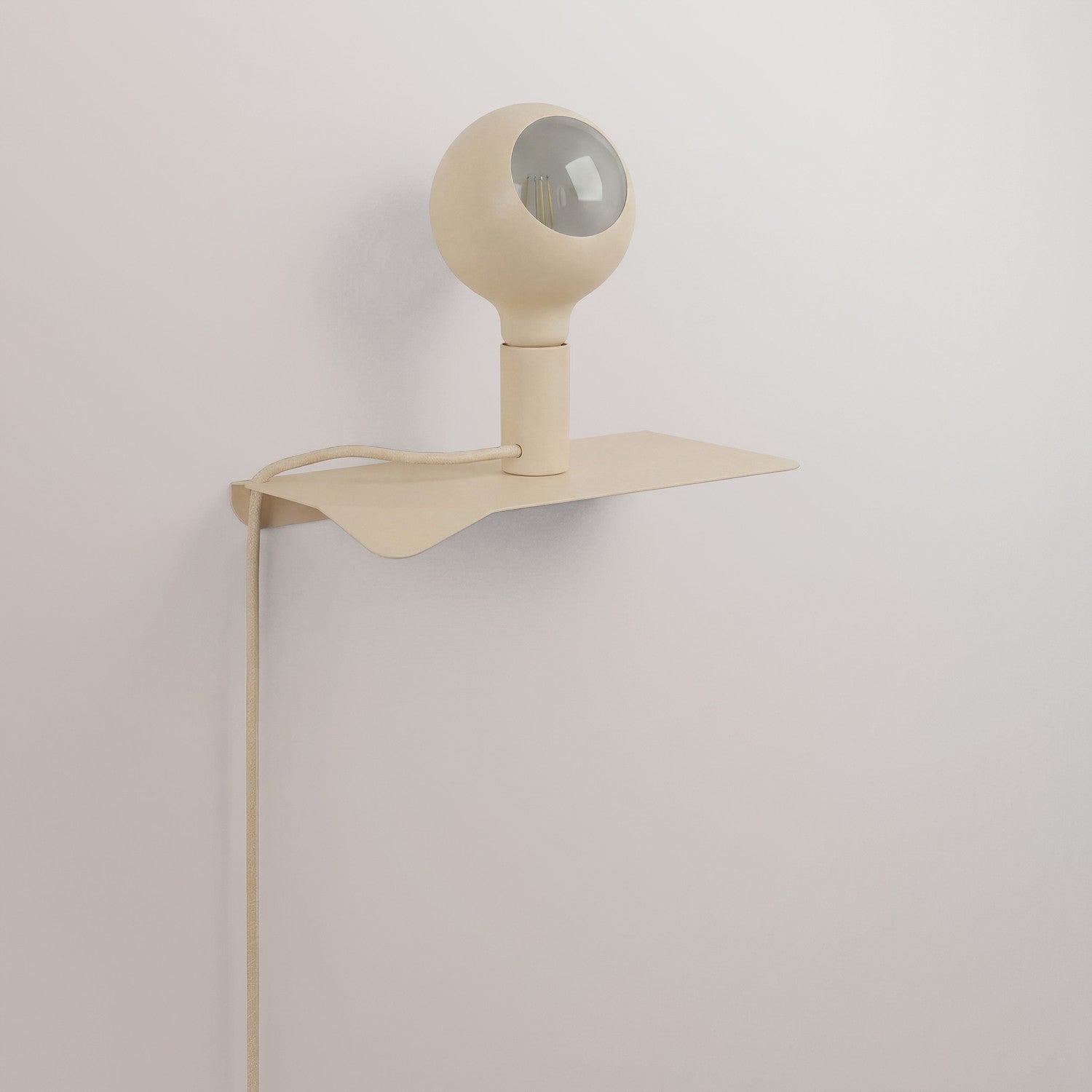 Combo Camo - Lampada con mensola e spina UK - Panna