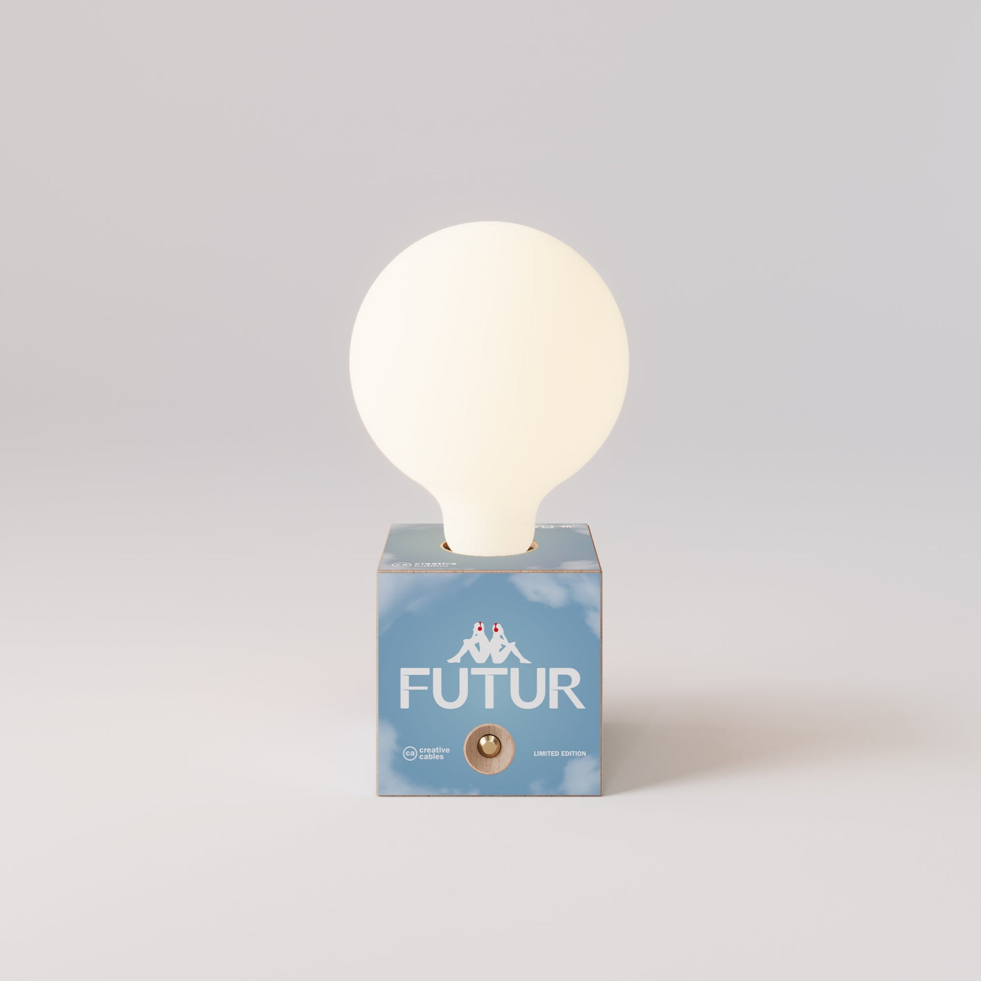 Lampada a batteria Cabless03 "Futur" con lampadina globo effetto porcellana - Futur Festival