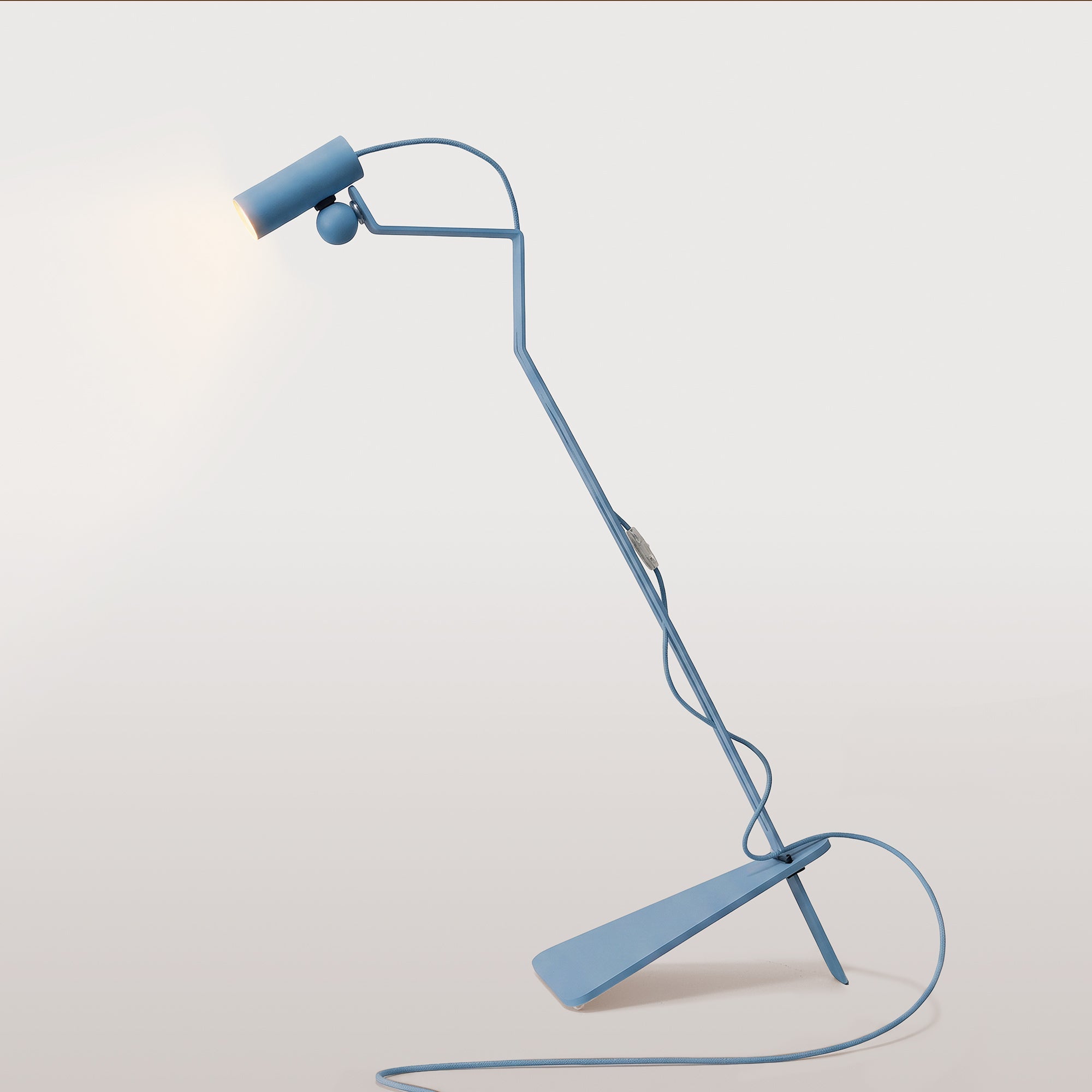 Lampada da terra inclinabile con faretto magnetico orientabile - Mario Tubo - Blu