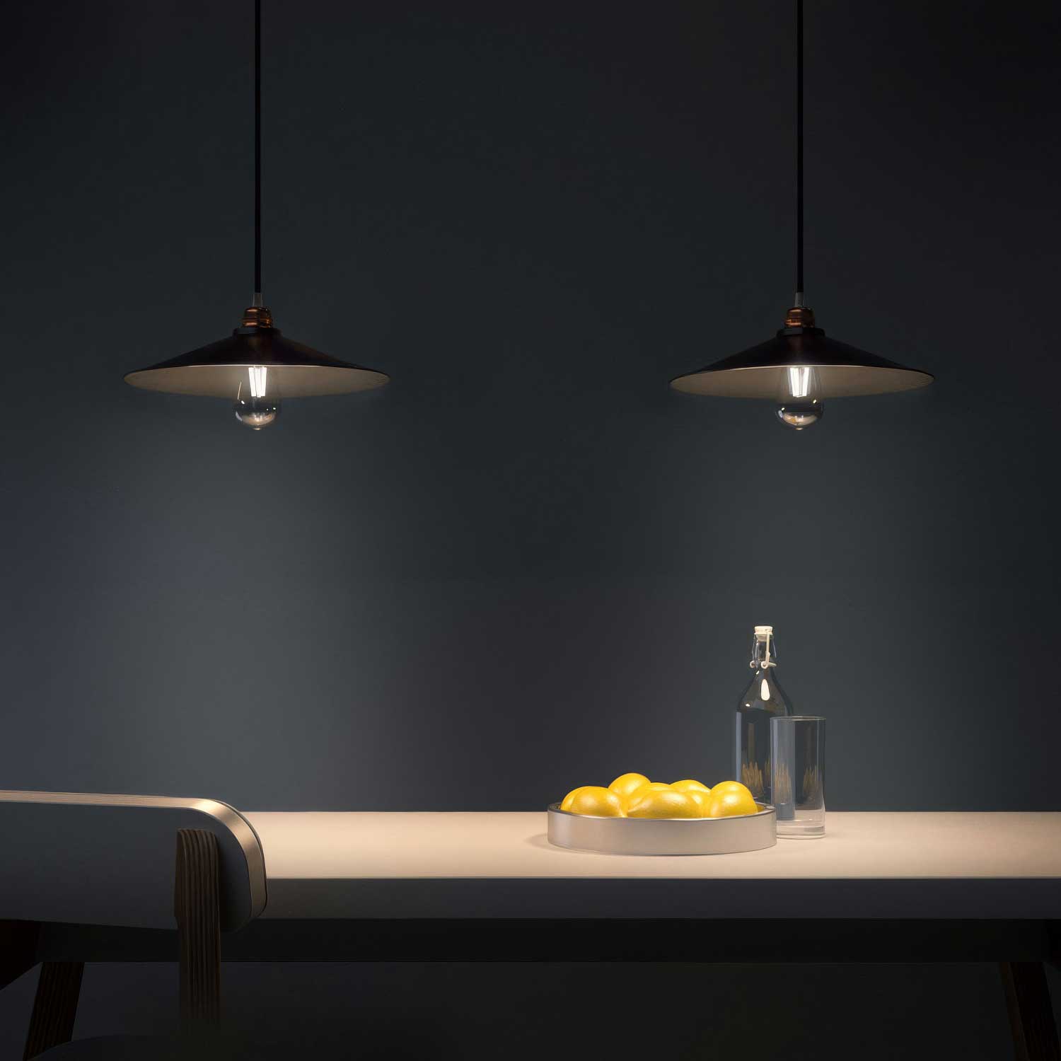 Paralume Swing in metallo smaltato con attacco E27 - Nero interno Nero