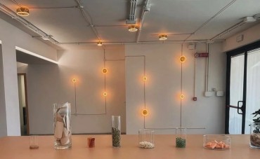 Geisterhafte Glühbirneninstallation beleuchtet die Alysi-Boutique in Rom