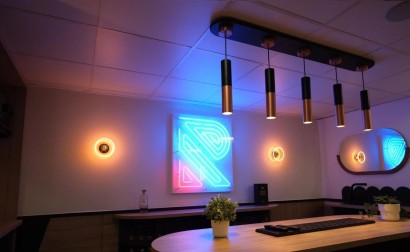 Ein Konferenzraum, drei Identitäten. Beleuchtet von Creative Cables